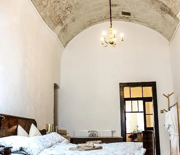 Roth\'S Apartment