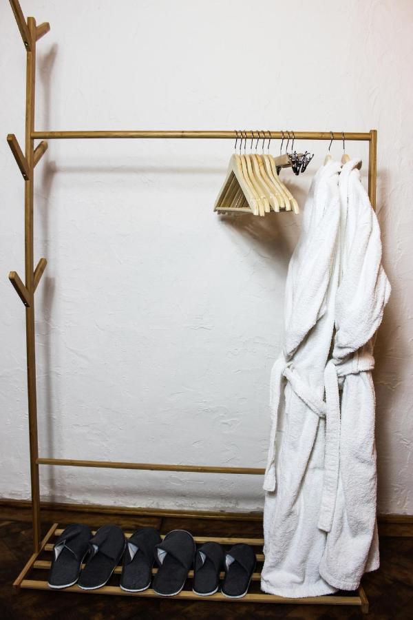 Roth's Apartment *
